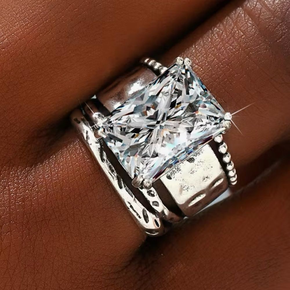 🩶 New Elegant Handcrafted Silver Artisan Ring with CZ Gemstone 🩶